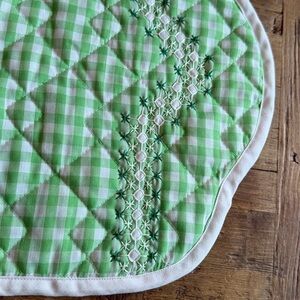 4 Vintage Embroidered Gingham Placemats 1970s Quilted Scalloped. Green/White EUC